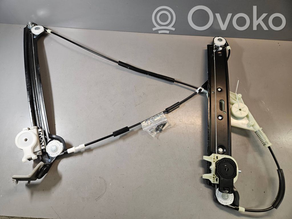 BMW 1 E81 E87 Front door electric window regulator 