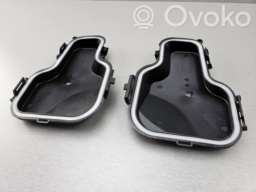 BMW 3 E90 E91 Headlight/headlamp dust cover 