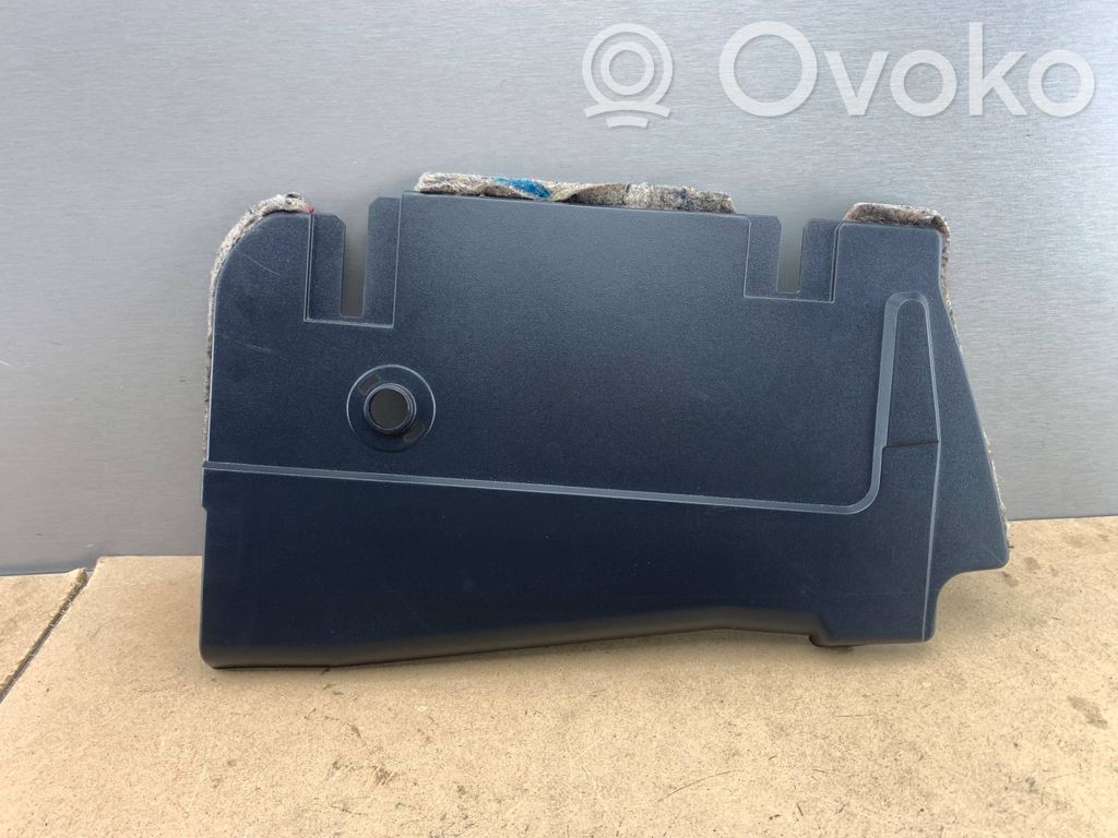 BMW 5 E39 Kojų erdvės šonine apdaila 