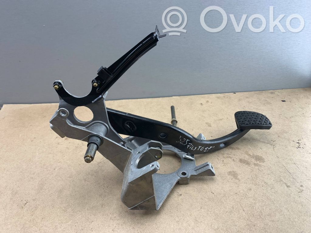 Engine mounting bracket   1162638,35111162638
