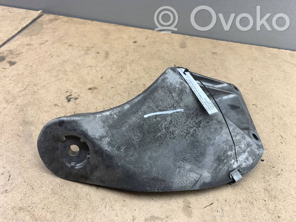 BMW 5 E60 E61 Engine mounting bracket 