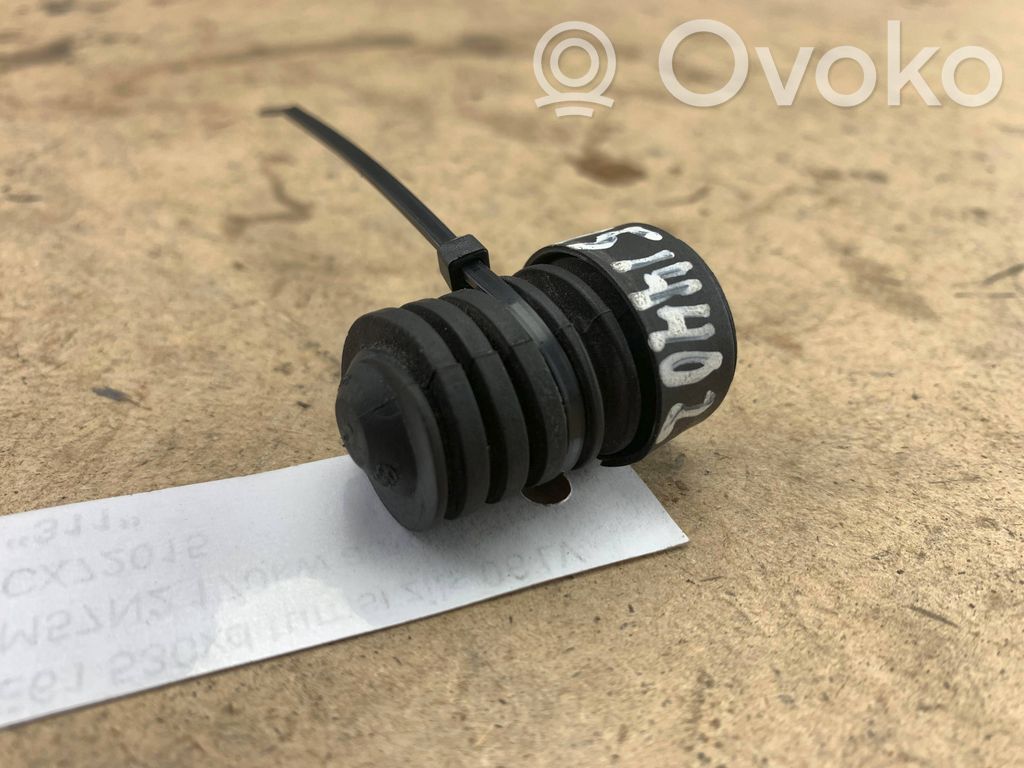 Radiator mount bracket   7514402,17117514402,17117590119,1436263,17111436263,17114467106,4467106,7590119
