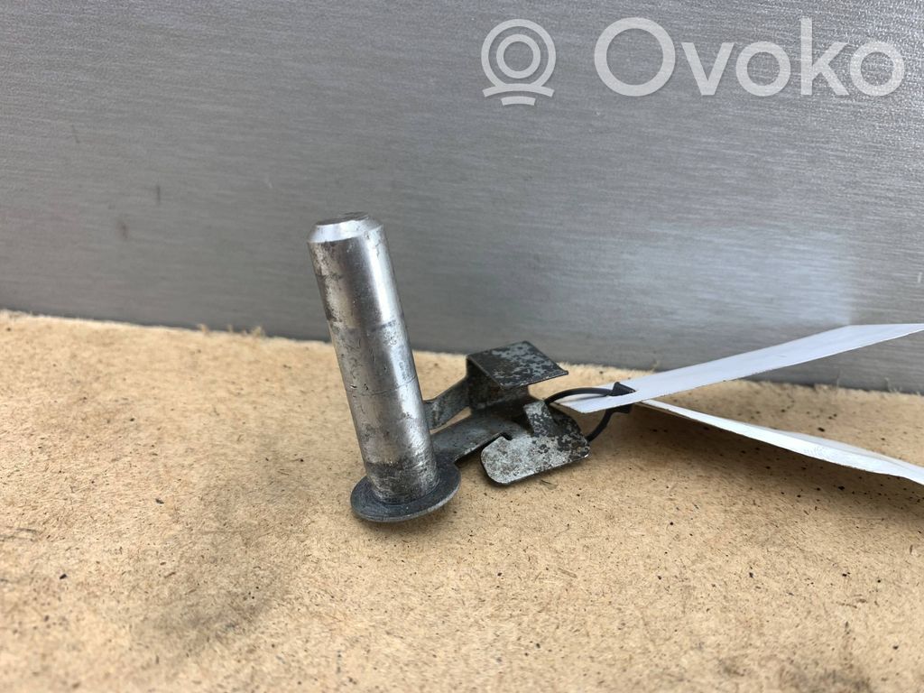 Gear shift cable bracket   7529079,25117529079