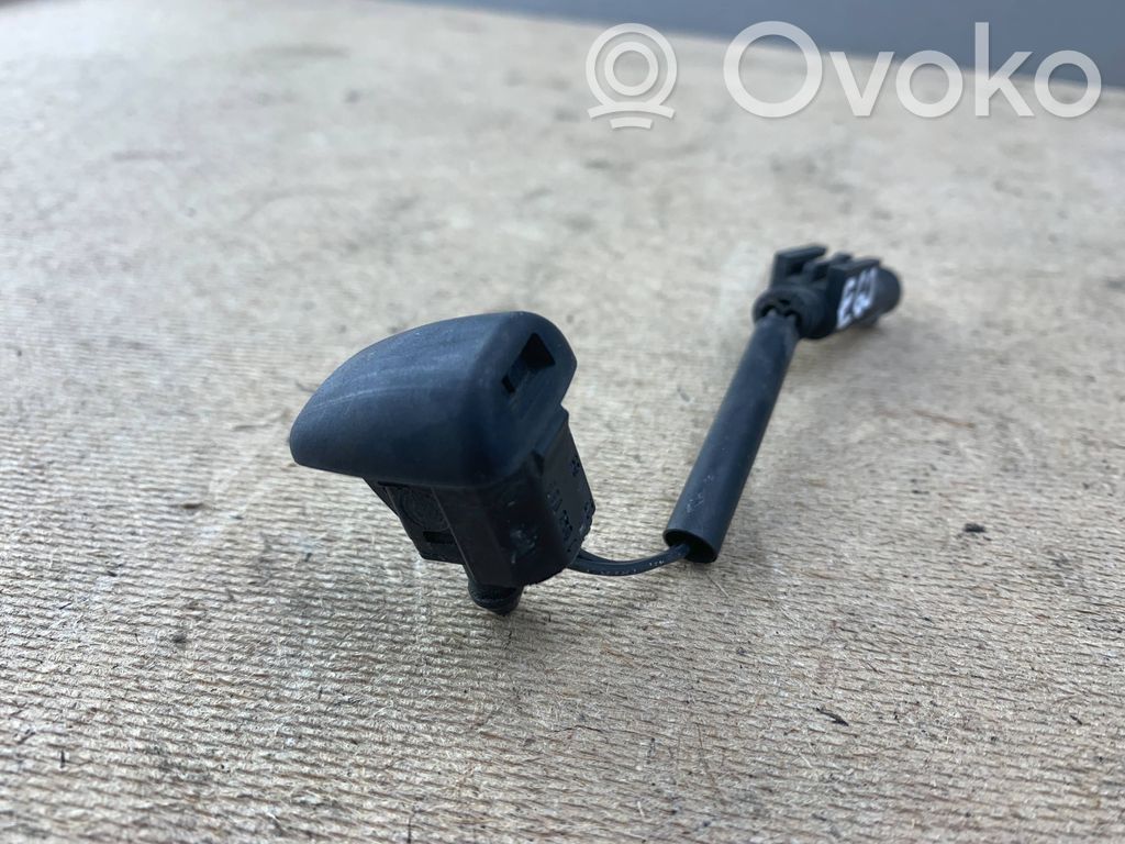 BMW 5 E60 E61 Windshield washer spray nozzle 