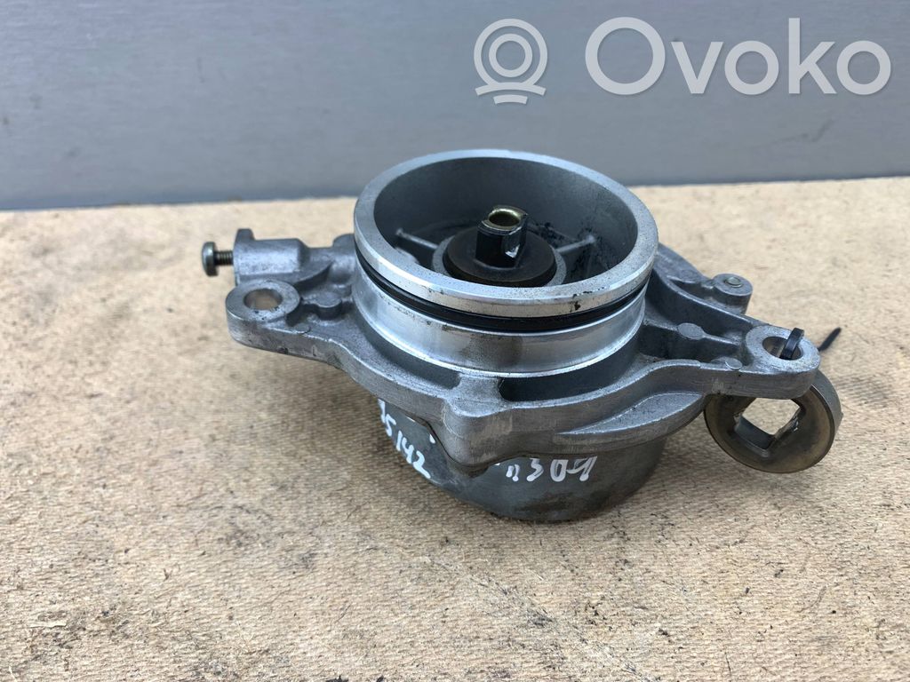 BMW 7 E65 E66 Vacuum pump 