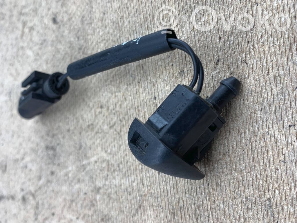 BMW 5 E60 E61 Windshield washer spray nozzle 