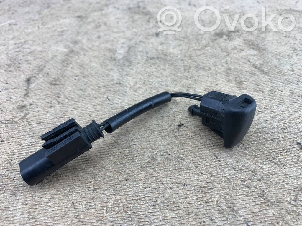 BMW 5 E60 E61 Windshield washer spray nozzle 