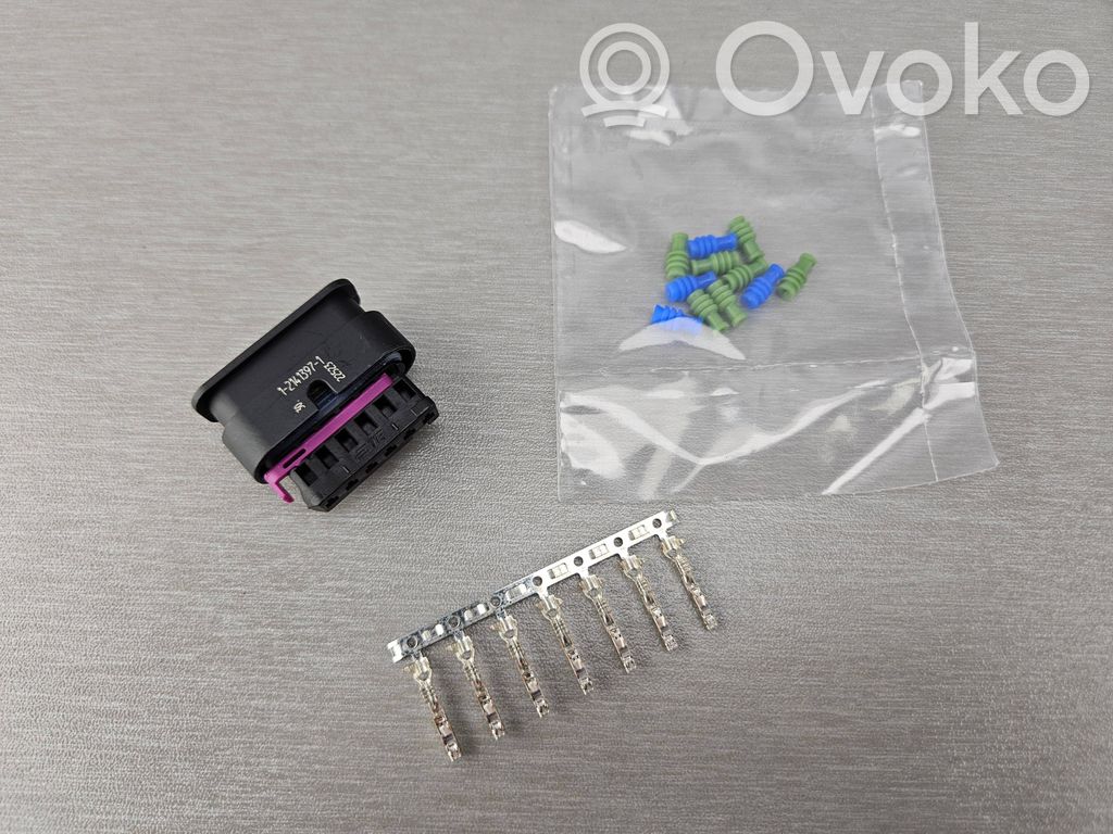 BMW 1 F20 F21 Cubierta del soporte de la lámpara de la luz trasera 