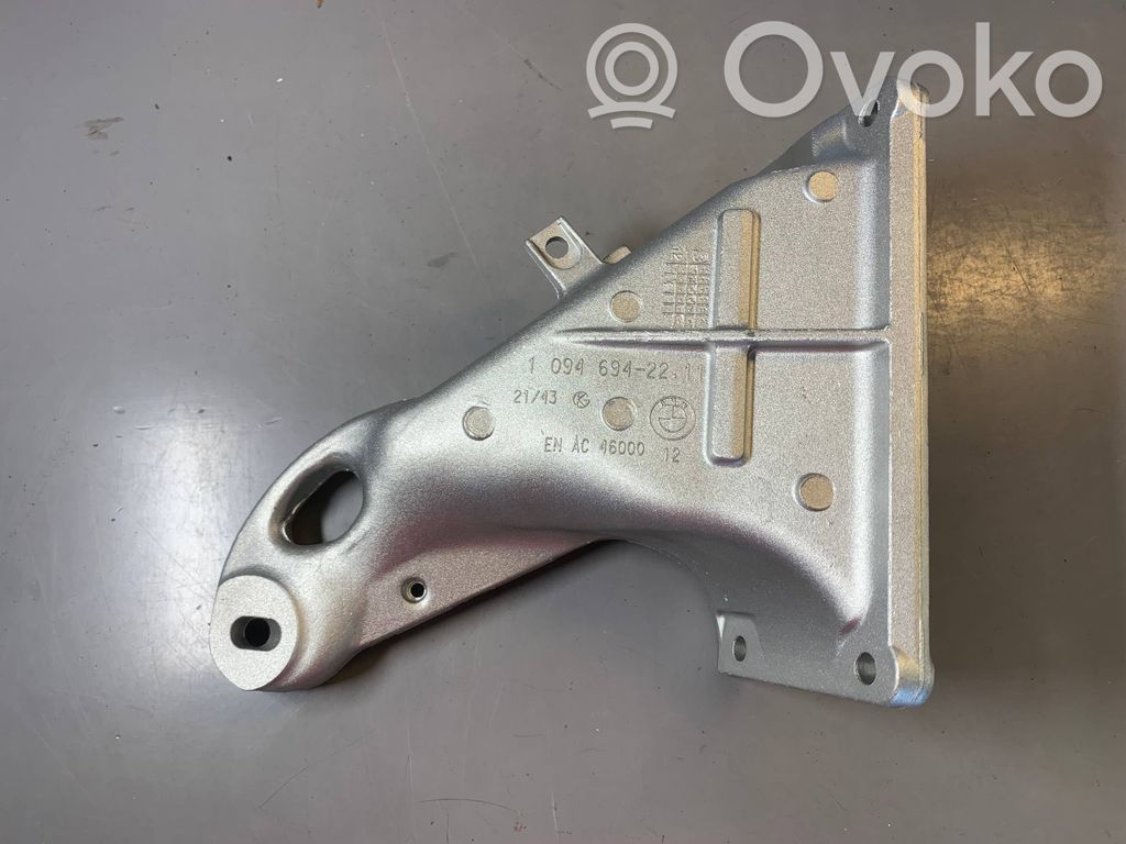 BMW 3 E46 Engine mounting bracket 