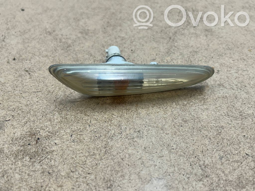 BMW 3 E46 Semnalizator bară față 