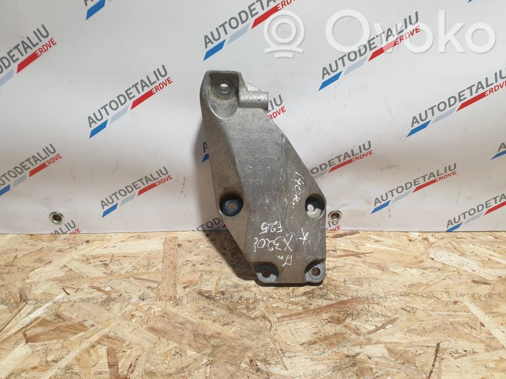 Engine mounting bracket   6861401,22116861401