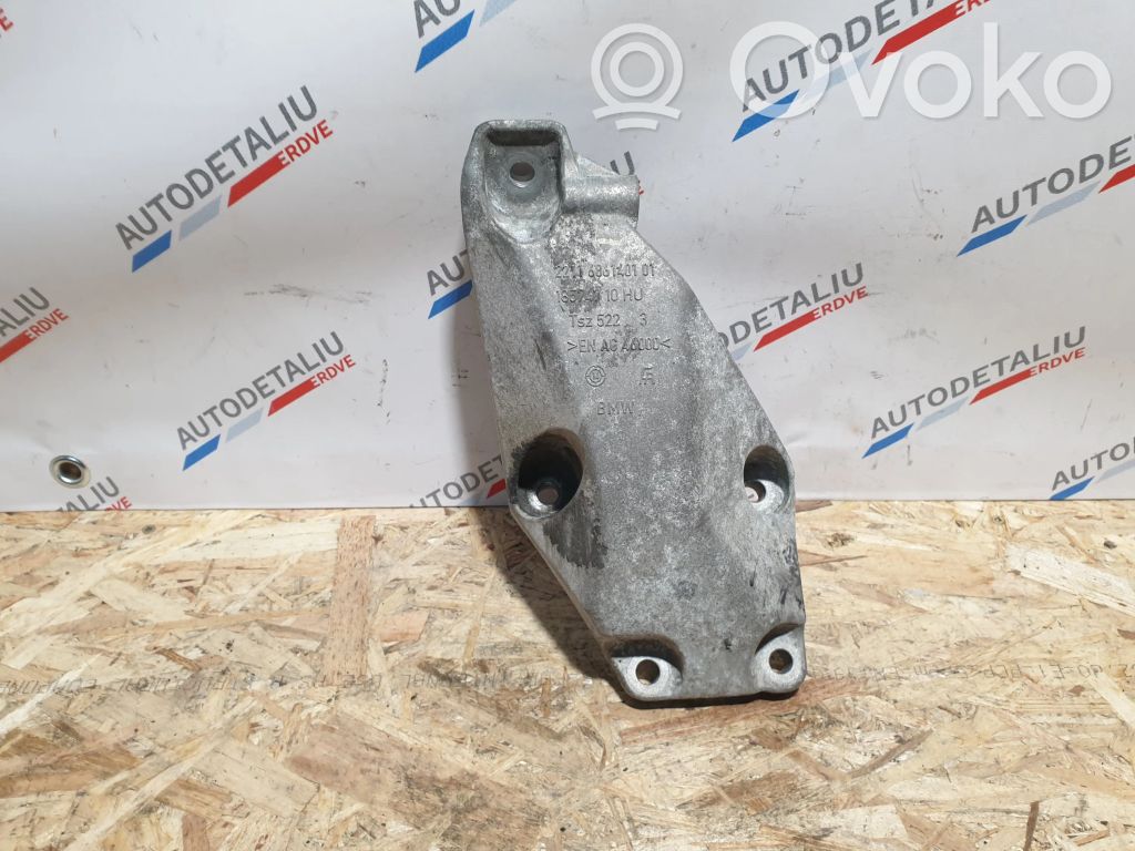 Engine mounting bracket   6861401