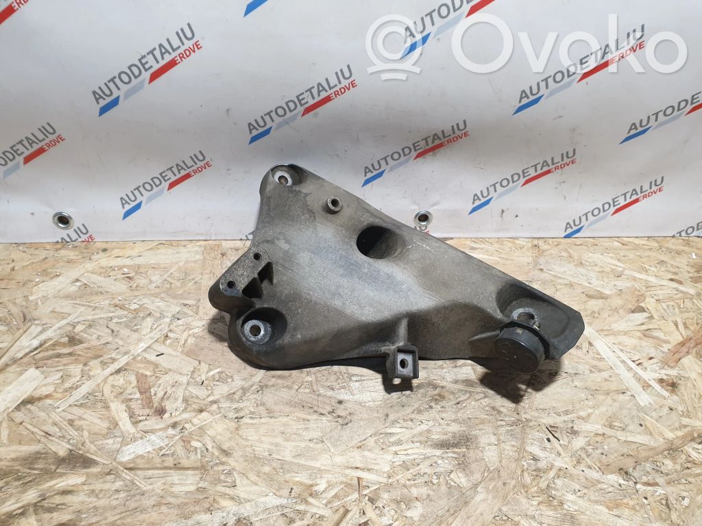 BMW X5 E70 Engine mounting bracket 