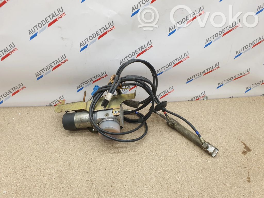 BMW 5 E39 Tavaratilan luukun hydraulinen avausjärjestelmä pumpulla 
