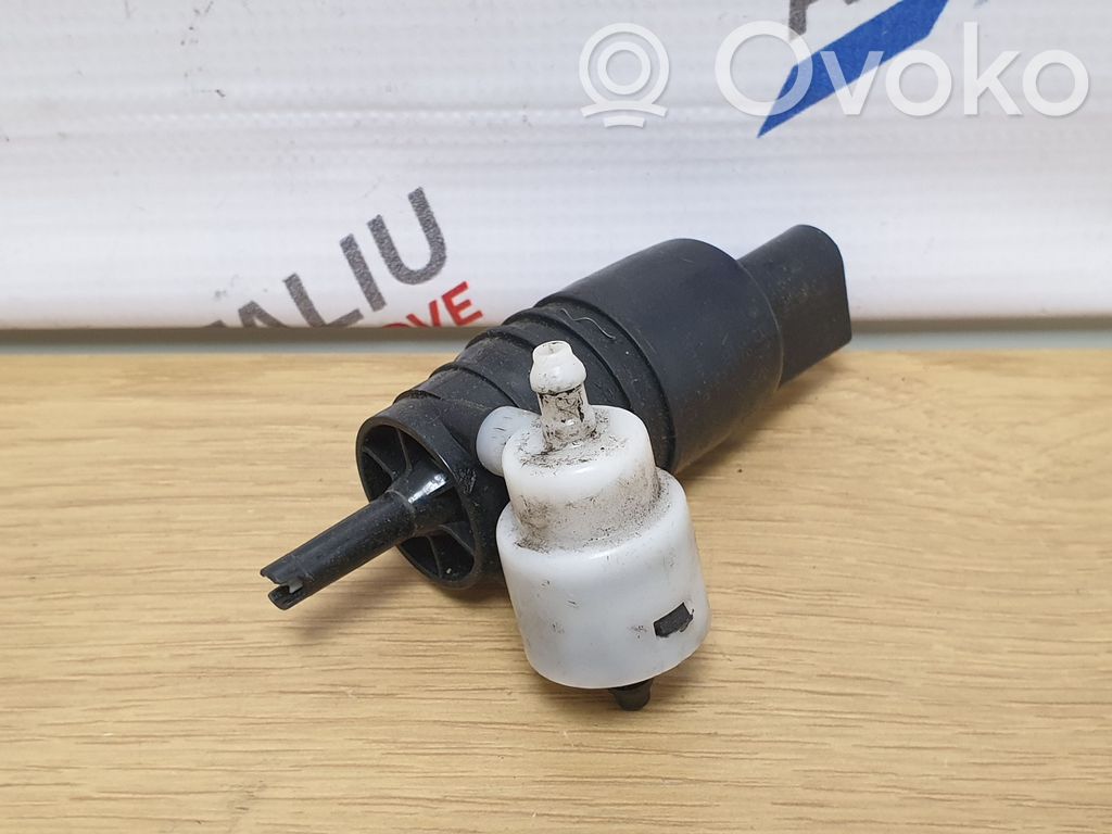 BMW X1 F48 F49 Windscreen/windshield washer pump 