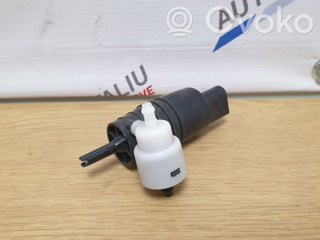 BMW 2 F46 Windscreen/windshield washer pump 
