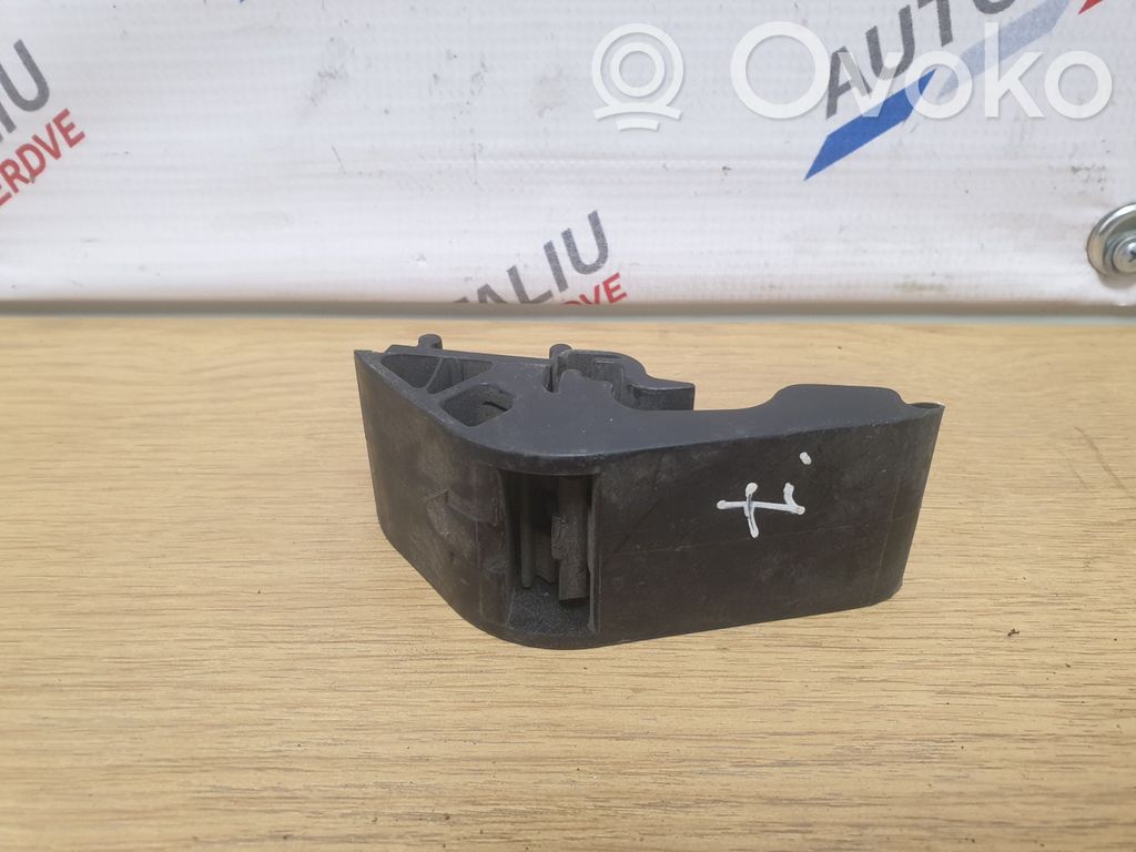 BMW 7 E38 Fixation de radiateur 