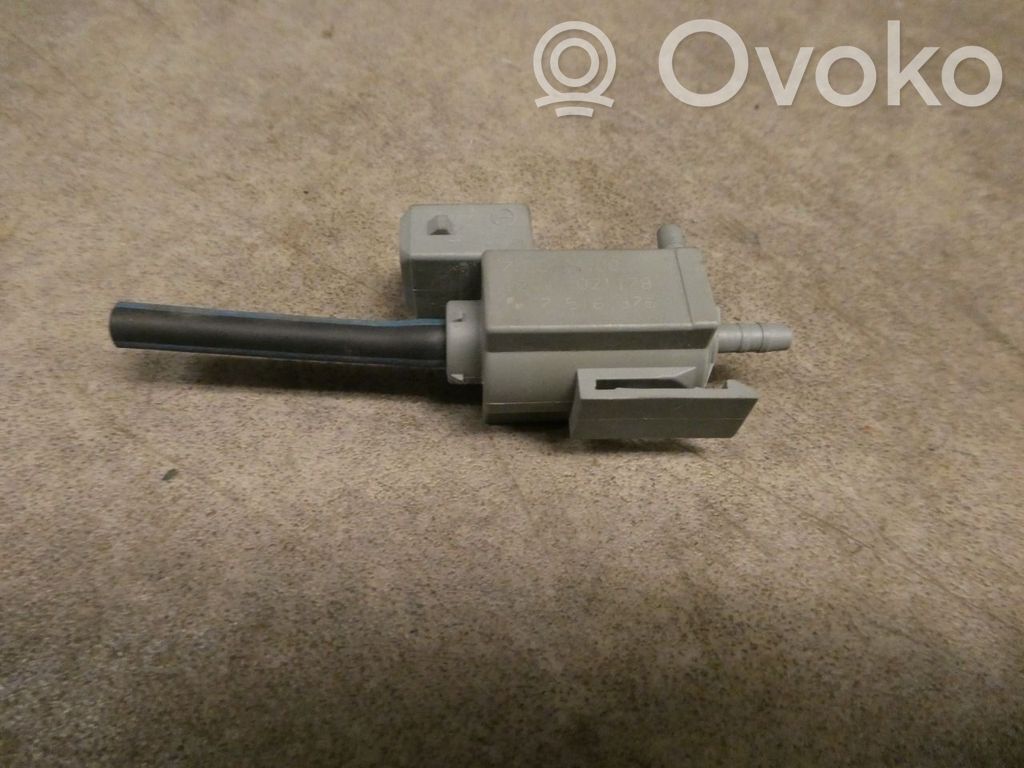 BMW 7 E65 E66 Soupape à vide 