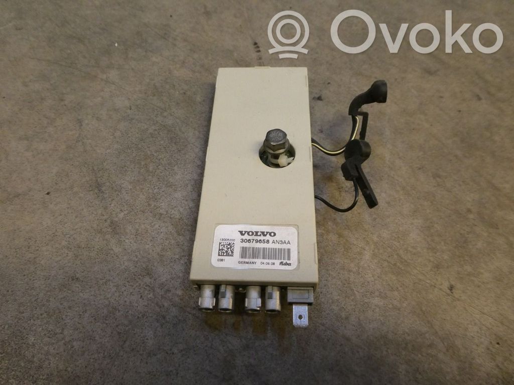 Antenos stiprintuvas   31282409,30679658,30679658
