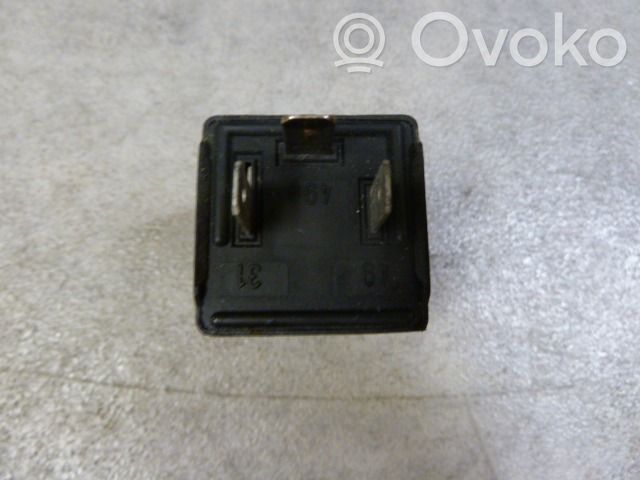 Hazard warning light relay   4DB00375027