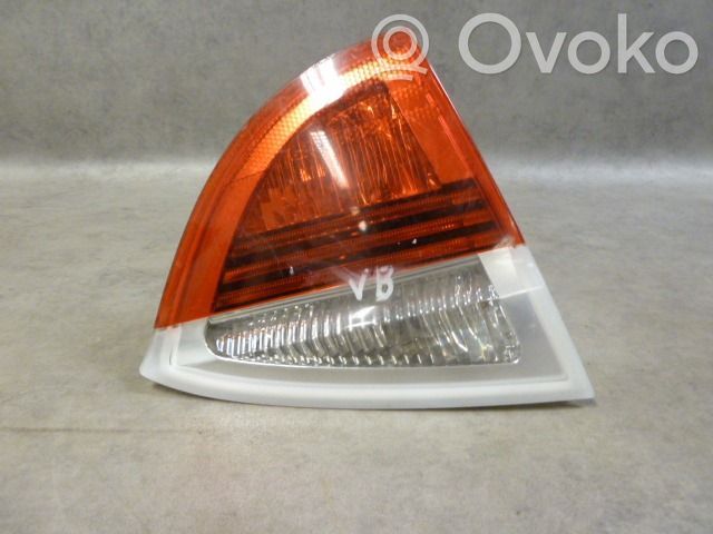 BMW 3 E90 E91 Aizmugurējais lukturis pārsegā 
