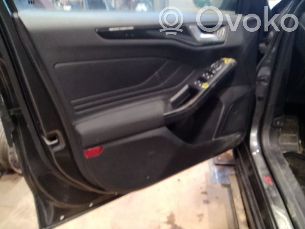 Ford Focus Apšuvums aizmugurējām durvīm 