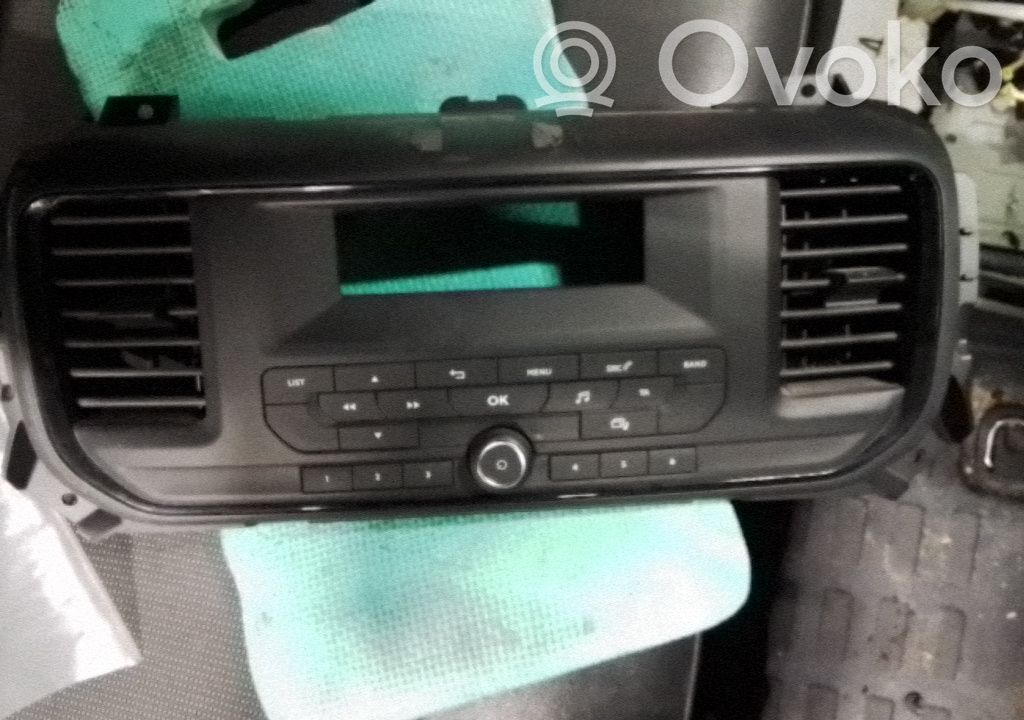 Toyota Proace Moldura de la unidad delantera de radio/GPS 