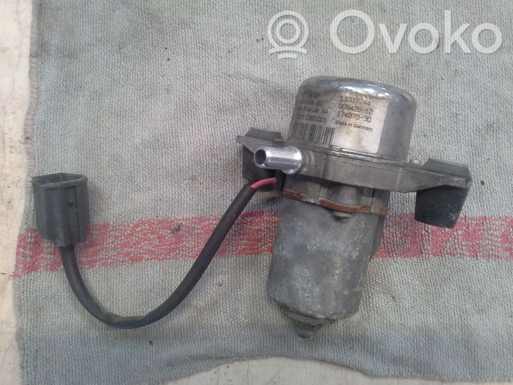 Vacuum pump   13337744