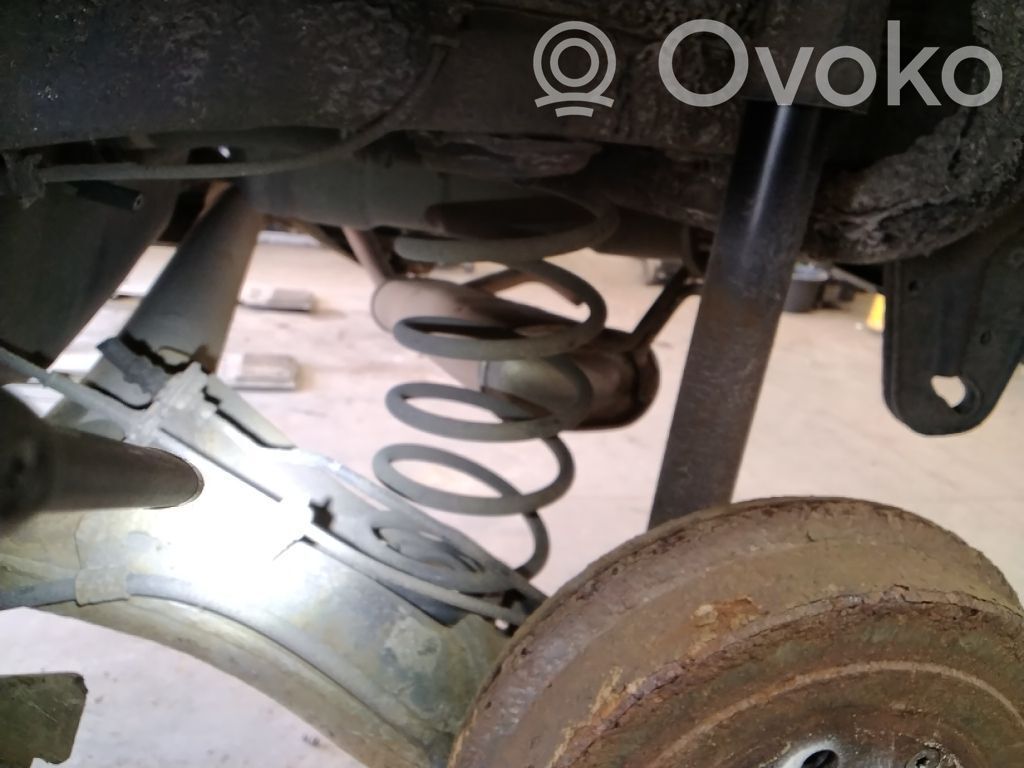 Rear coil spring   B000770780