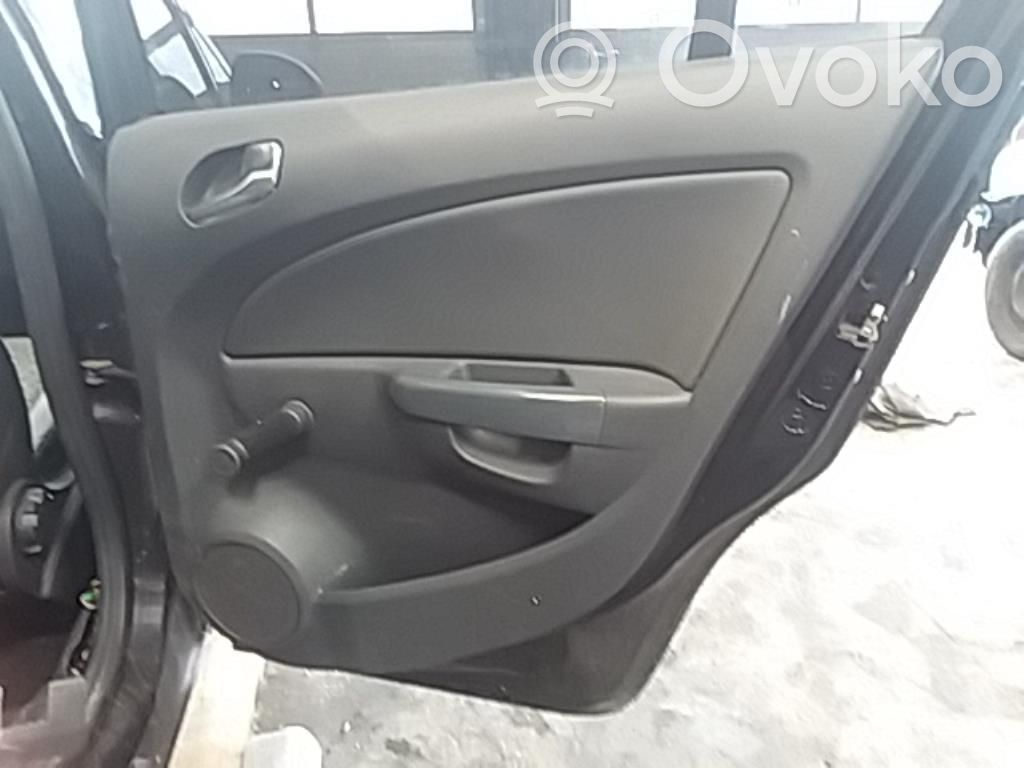 Opel Corsa D Apšuvums aizmugurējām durvīm 
