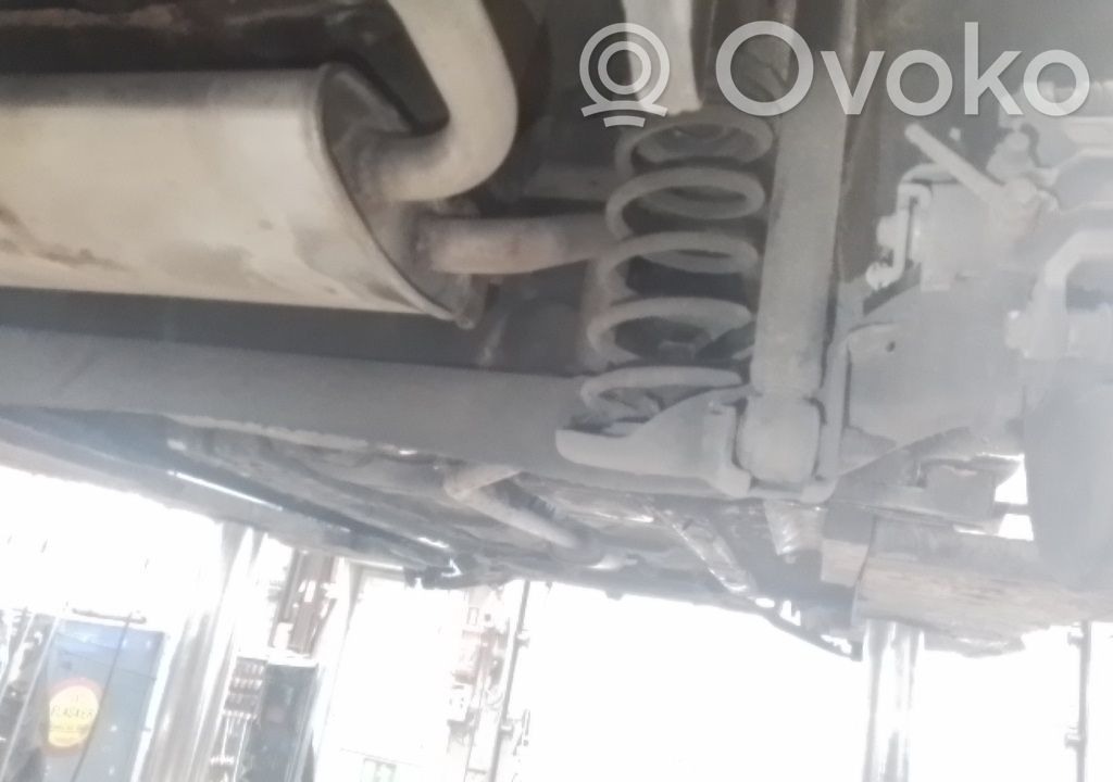 Eje trasero   551001Y300