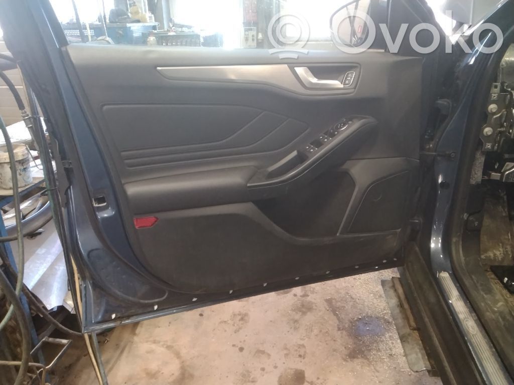 Ford Focus Apšuvums aizmugurējām durvīm 