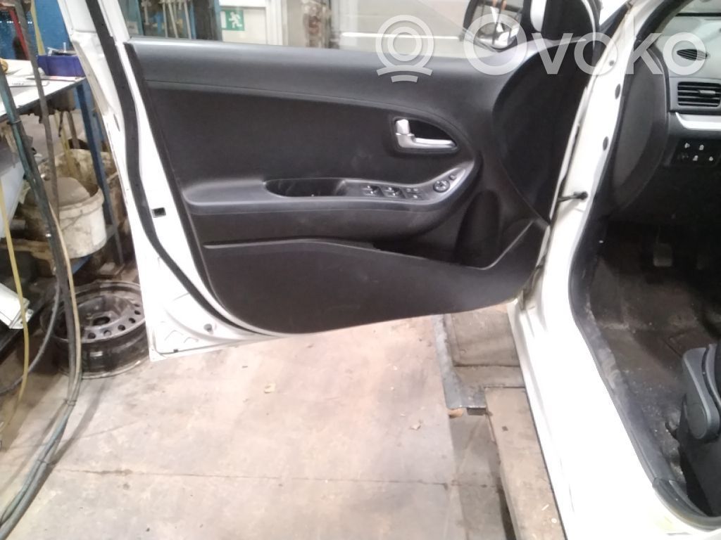 KIA Picanto Apšuvums aizmugurējām durvīm 