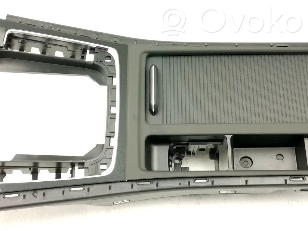 Volkswagen Golf VIII Tunel środkowy 