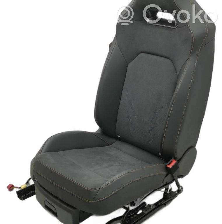 Audi A3 8Y Kaksoisetuistuin 
