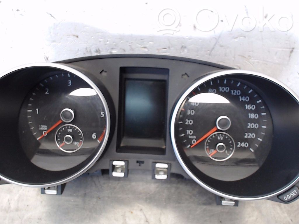 Volkswagen Golf VI Tachometer 