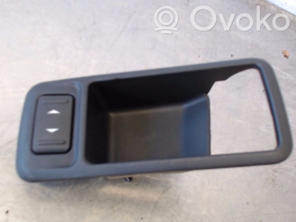 Electric window control switch   1471913
