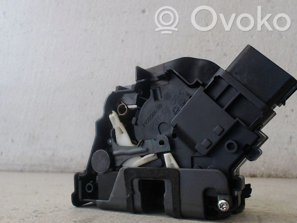 Ford Focus Priekšpusē slēdzene 