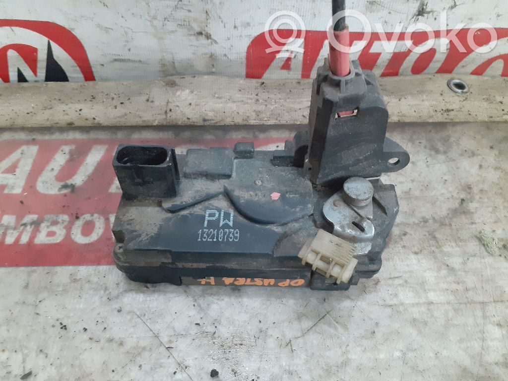 Opel Zafira B Rear door lock 