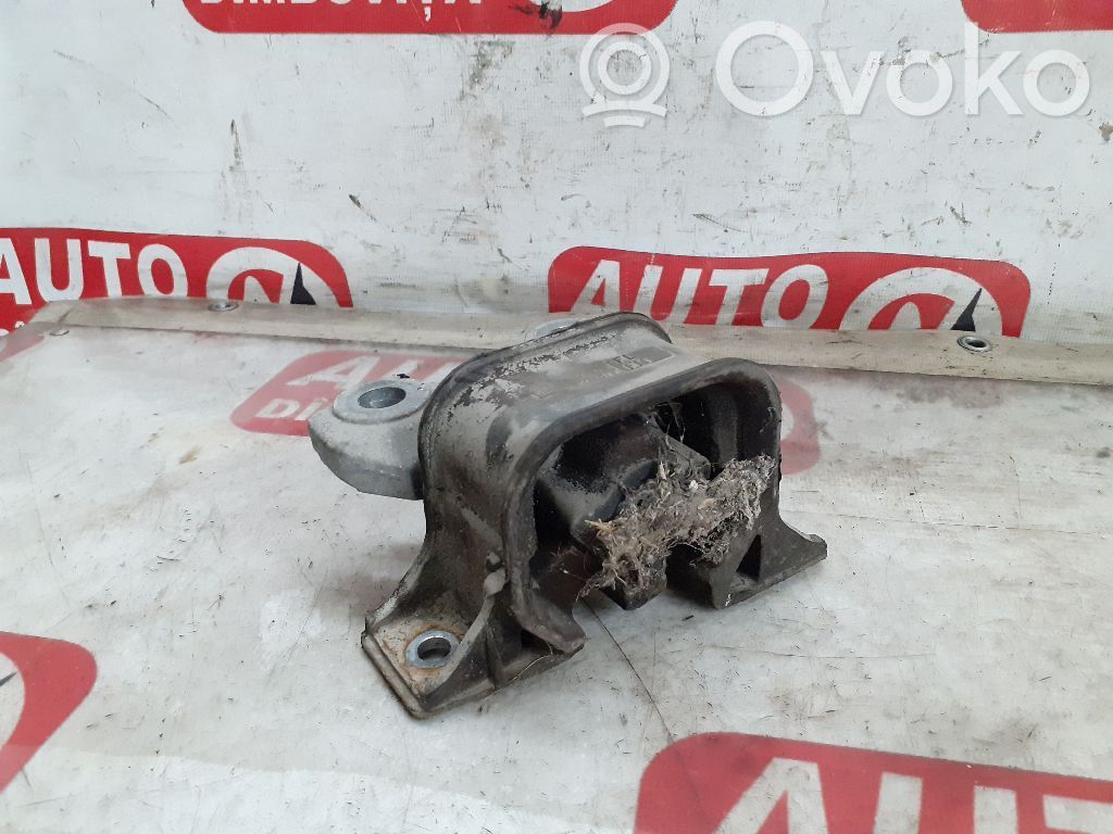 Opel Corsa C Подушка двигателя 