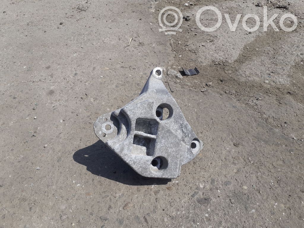 Renault Scenic II -  Grand scenic II Engine mounting bracket 