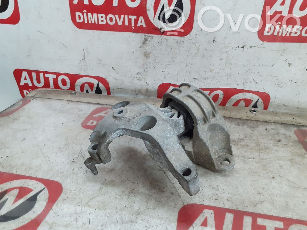 Engine mount bracket   8200805809,DAC97144