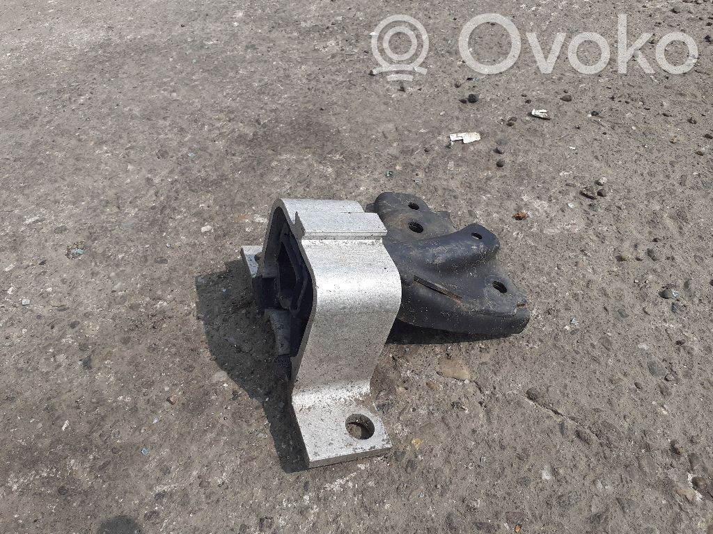 Dacia Logan I Engine mount bracket 