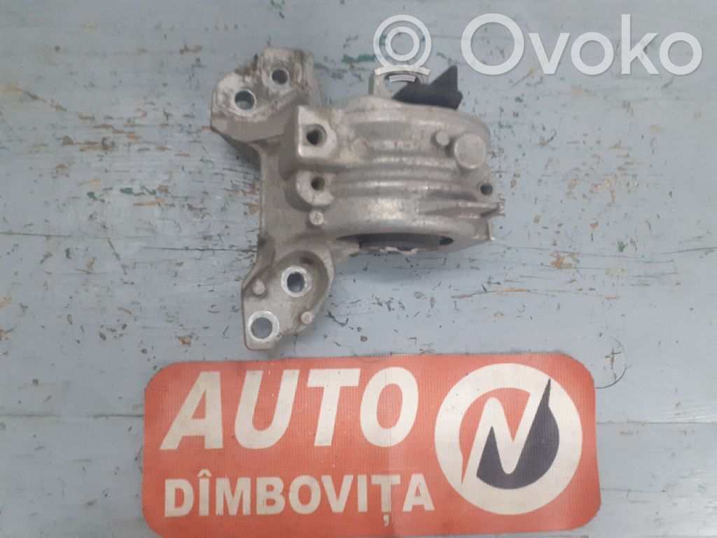 Citroen C6 Engine mount bracket 