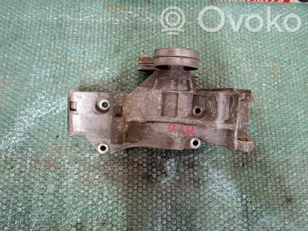 Volkswagen Golf IV Engine mount bracket 