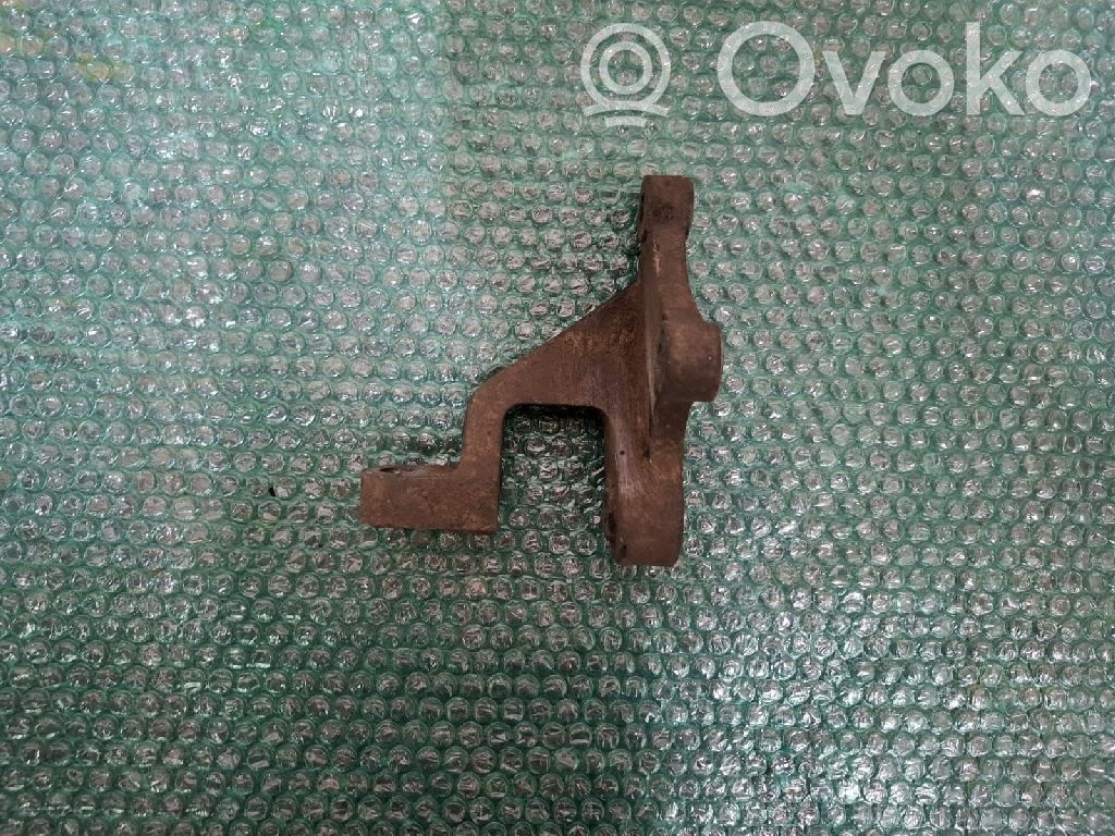 Ford Focus Engine mounting bracket 