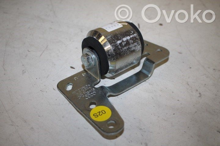 Muu moottoritilan osa   81A827242,81A827242