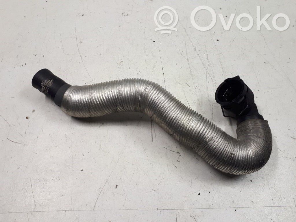 Audi RS4 B9 Engine coolant pipe/hose 