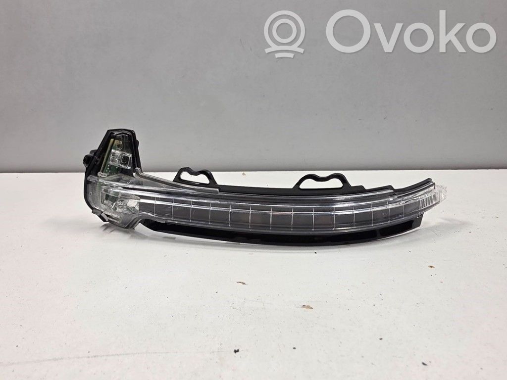 Audi A4 S4 B8 8K Peilin suuntavilkku 