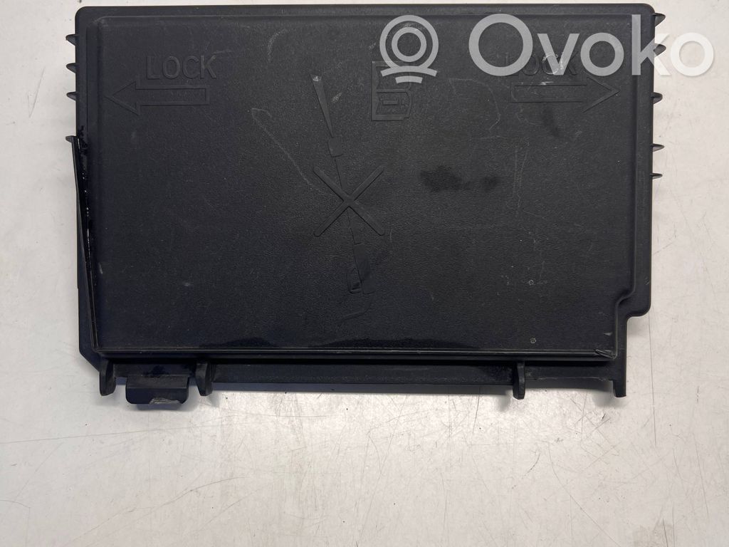Opel Meriva B Fuse box cover 